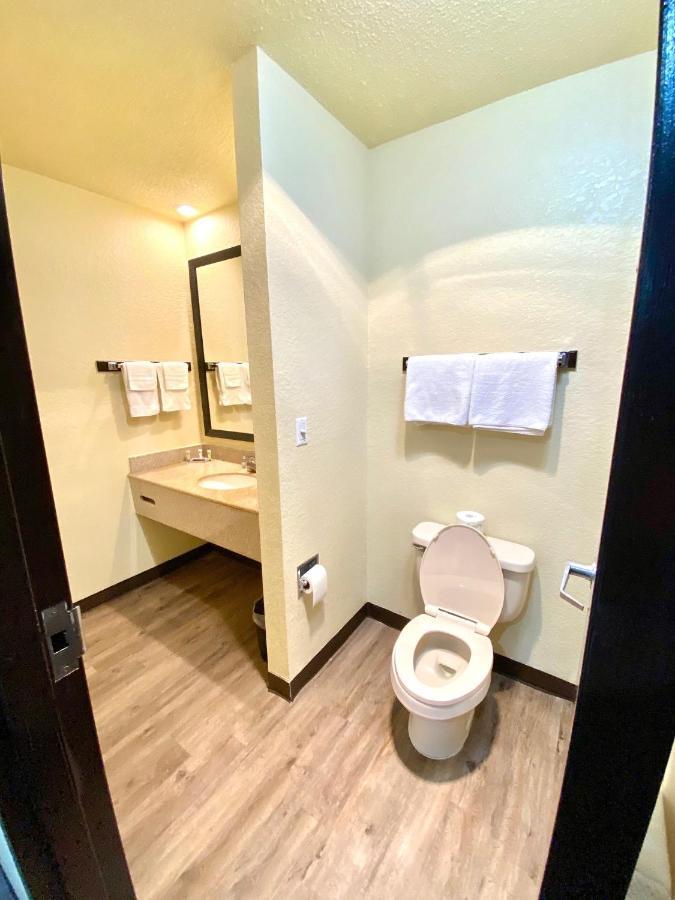 Travelers Inn אליזבת סיטי מראה חיצוני תמונה