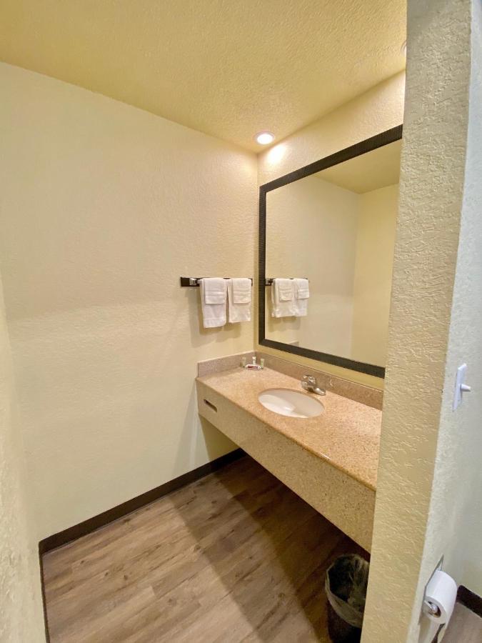 Travelers Inn אליזבת סיטי מראה חיצוני תמונה