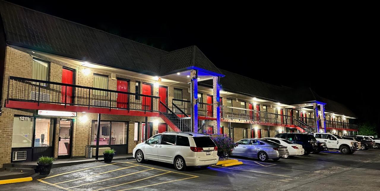 Travelers Inn אליזבת סיטי מראה חיצוני תמונה