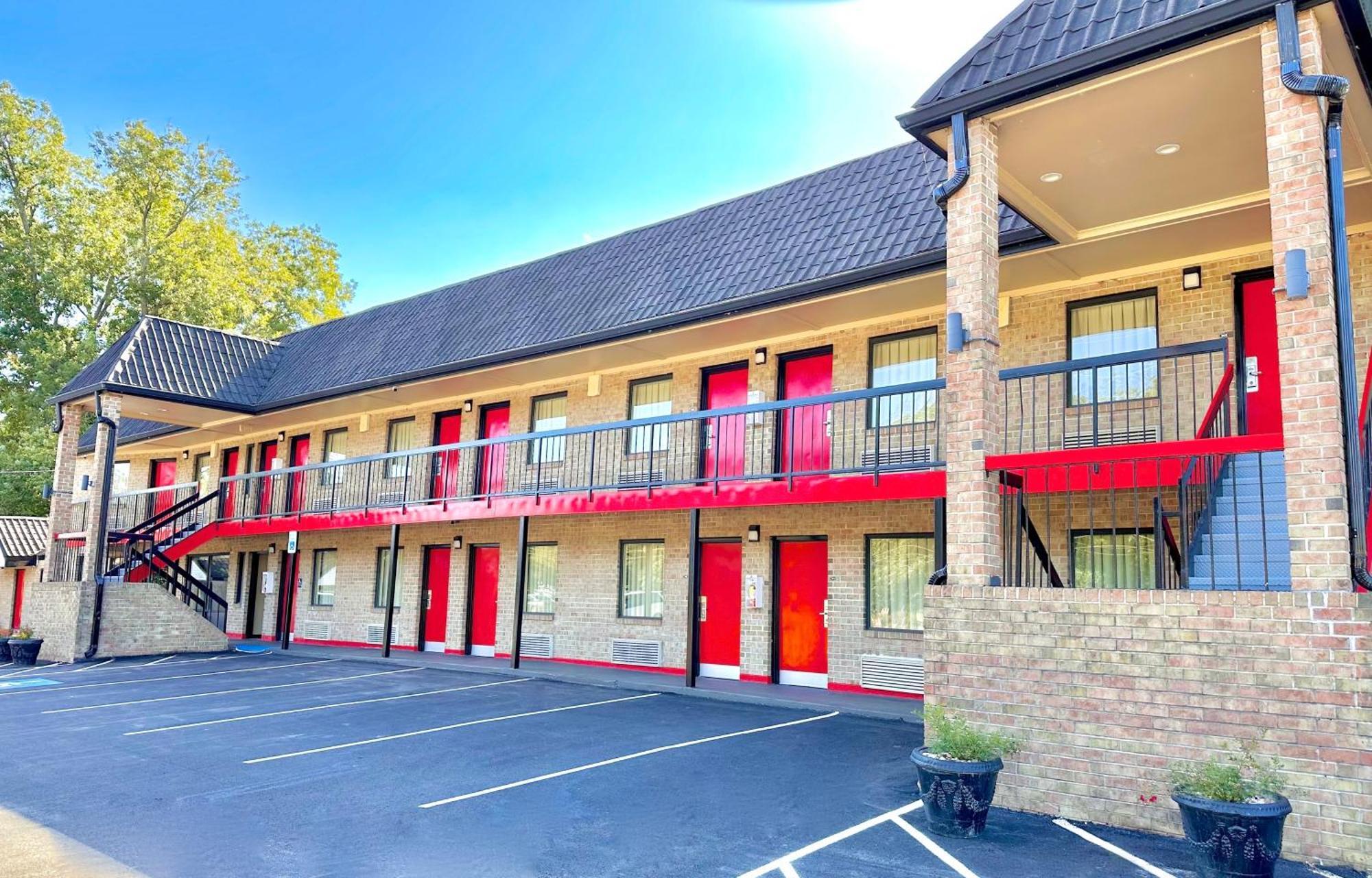 Travelers Inn אליזבת סיטי מראה חיצוני תמונה