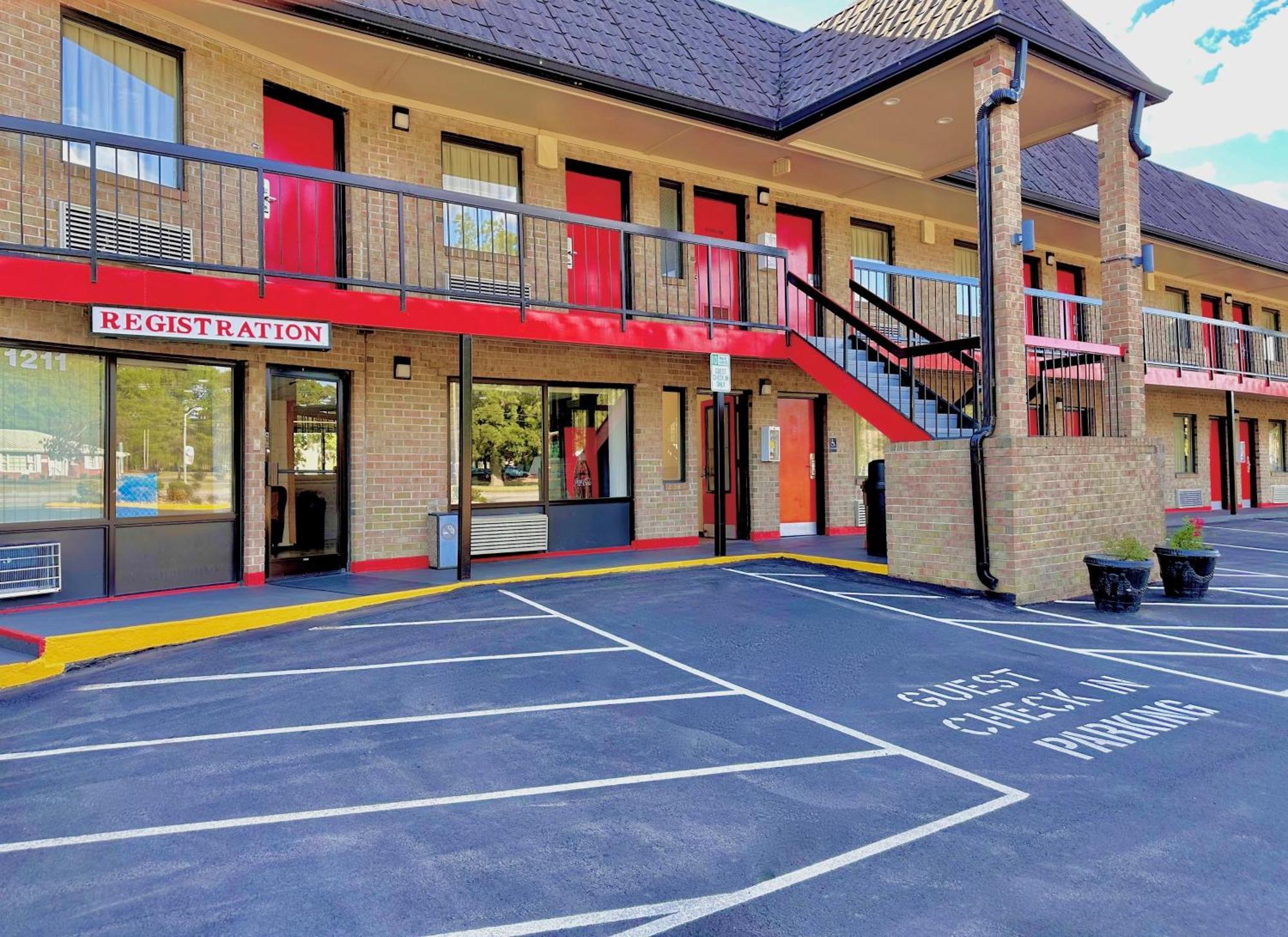 Travelers Inn אליזבת סיטי מראה חיצוני תמונה