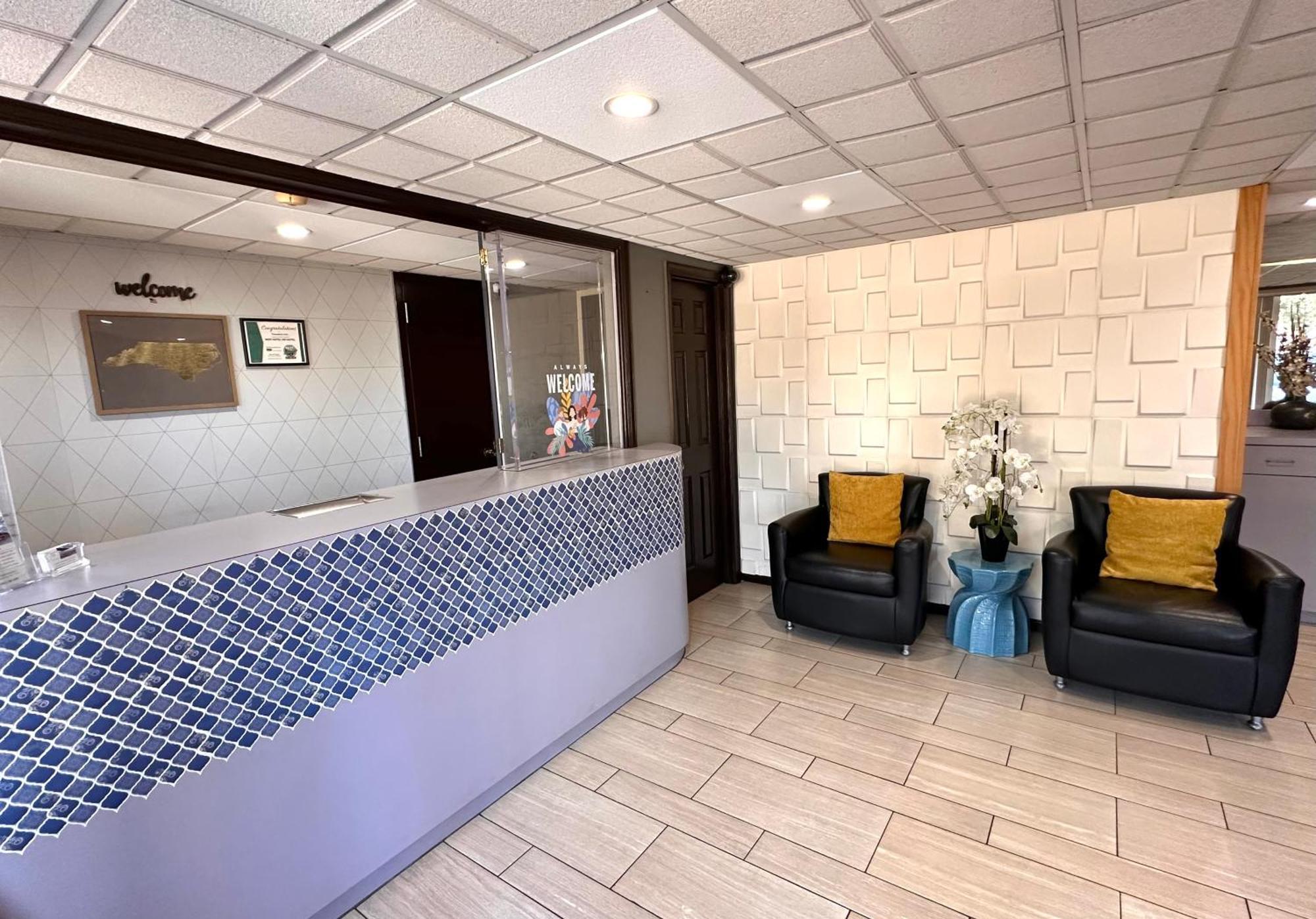 Travelers Inn אליזבת סיטי מראה חיצוני תמונה