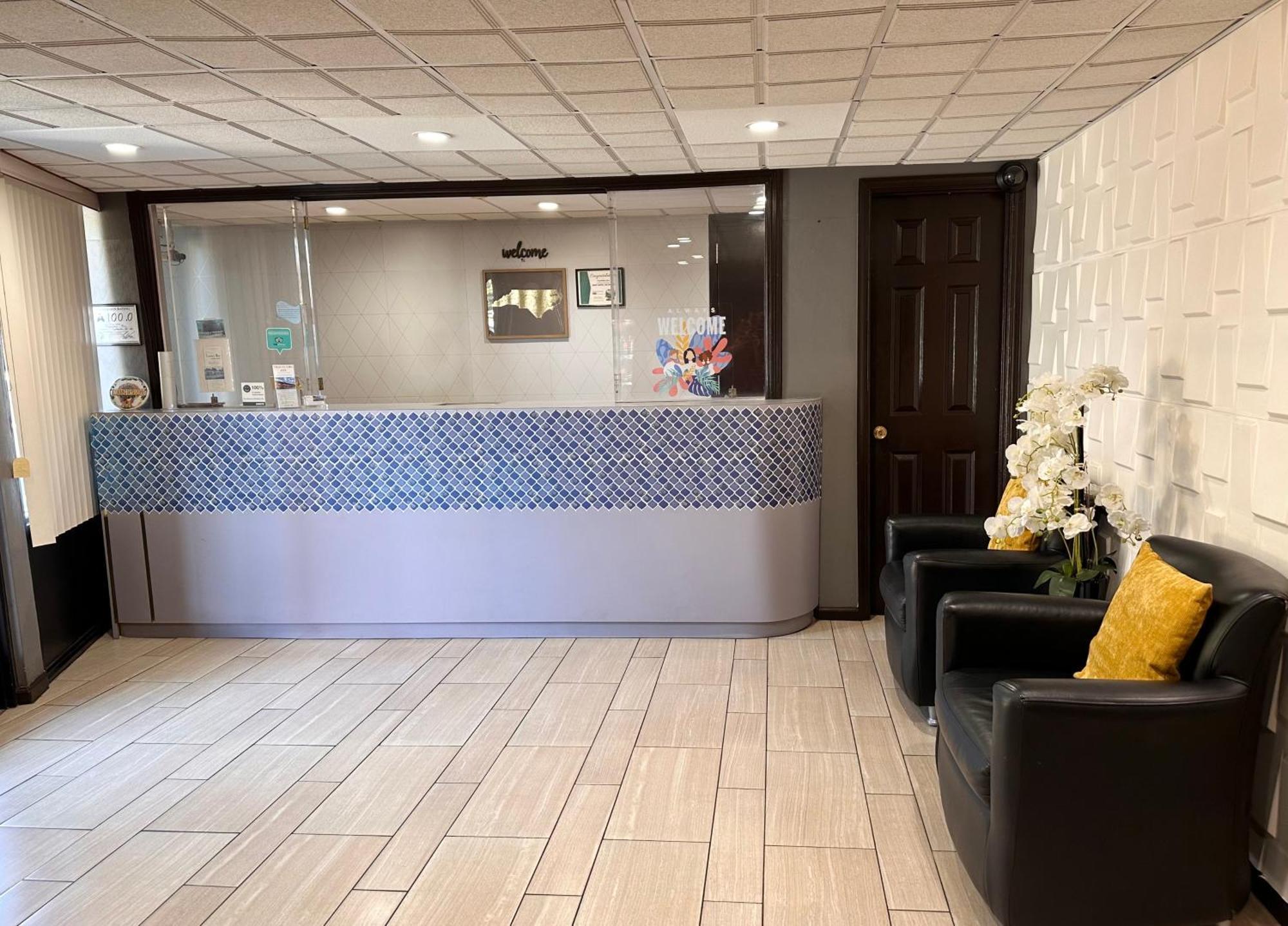 Travelers Inn אליזבת סיטי מראה חיצוני תמונה