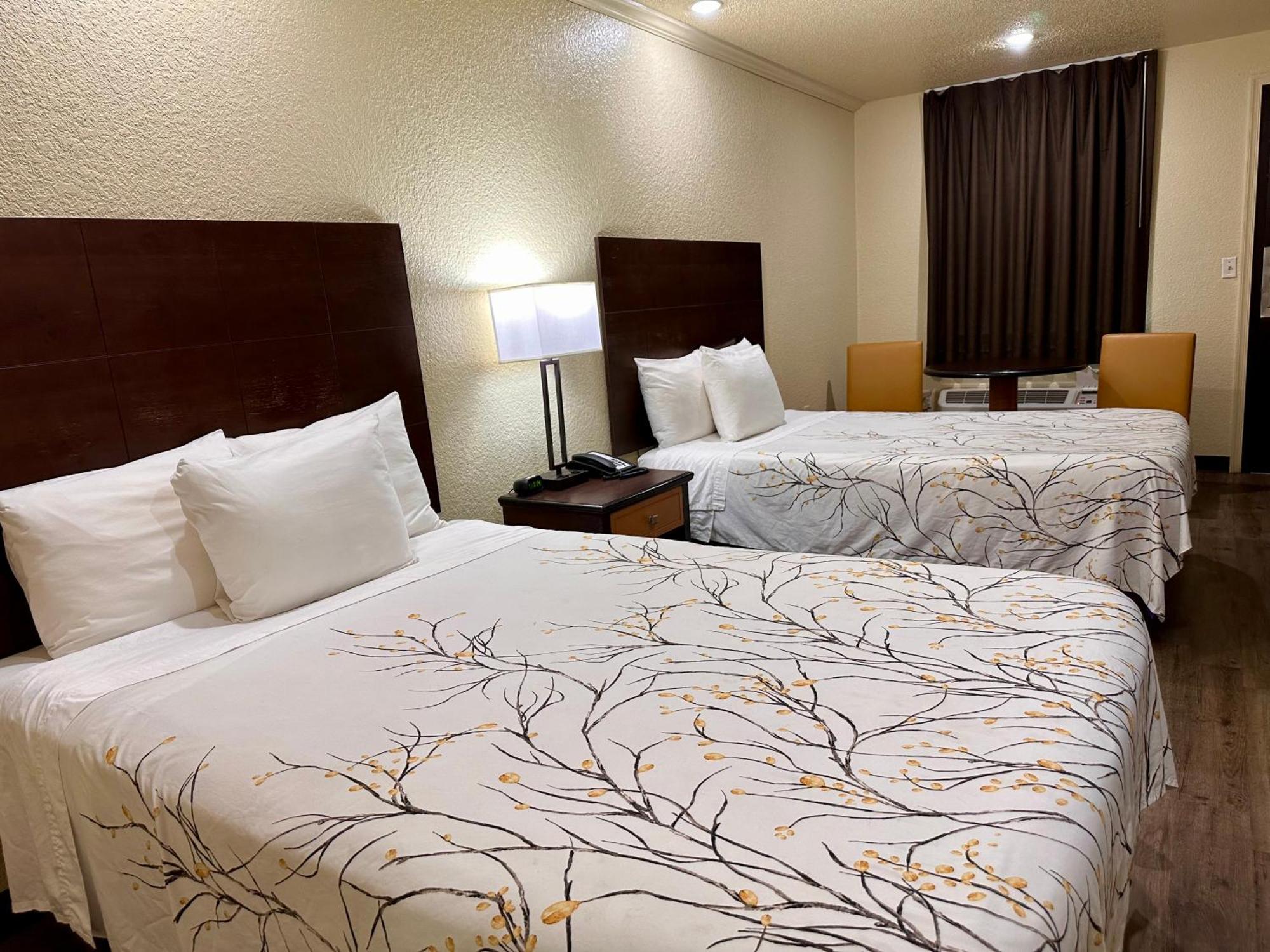 Travelers Inn אליזבת סיטי מראה חיצוני תמונה
